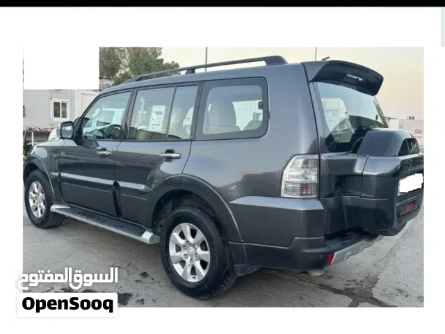 2017 ميتسوبيشي باجيرو GLS