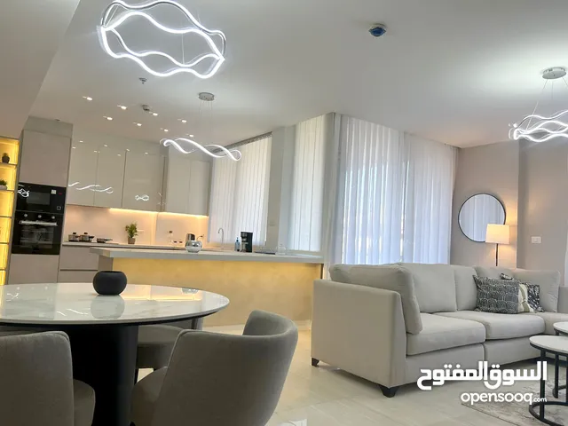 عبدون شقة فندقية فخمة مفروشة للإيجار مساحة 125 متر طابق مطل