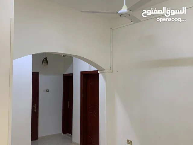 شقة مستقلة  4 غرف 3 حمام  مجالس خارجيه وغرفه دريول مع الحمام مدخل خاص  حوش 3500  شهري