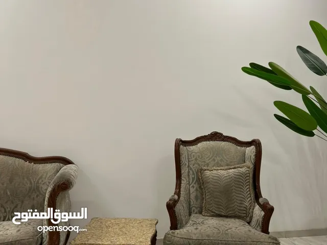 تخم 10 مقاعد مع طبلات طبلة كبيرة وأربعة صغير السعر مليون قابل للتفاوض