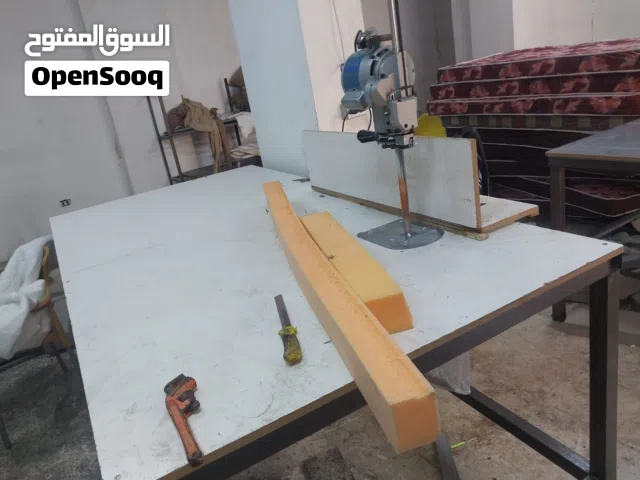 مشروع قص ليف مقص شبه جديد مع طاوله للبيع بسعر400