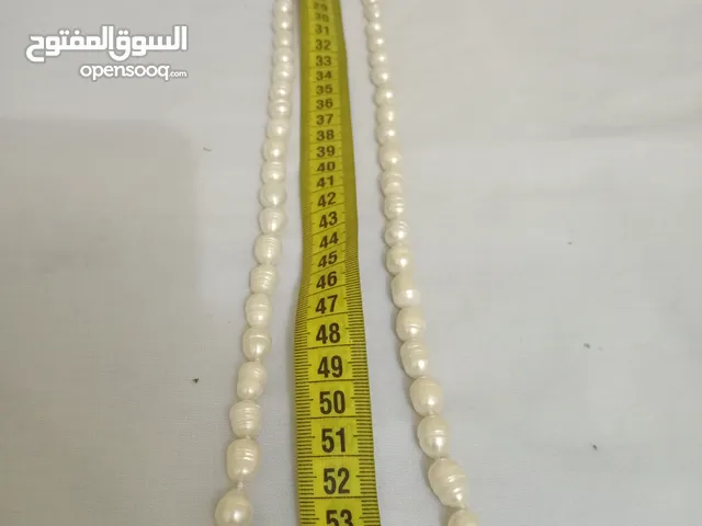عقد من اللؤلؤ الطبيعي