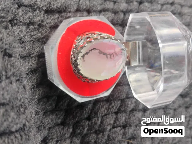 خاتم فضه متوج بحجر عقيق