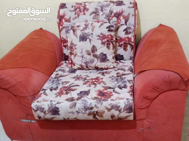 كنب خشب ثقيل وكويس حالته كويسه