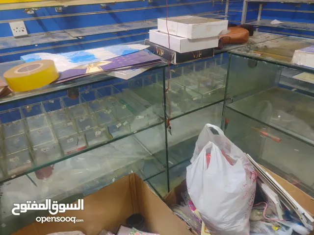 طاولة زجاج عرض طول 2،5 متر وباب زجاجي متكامل