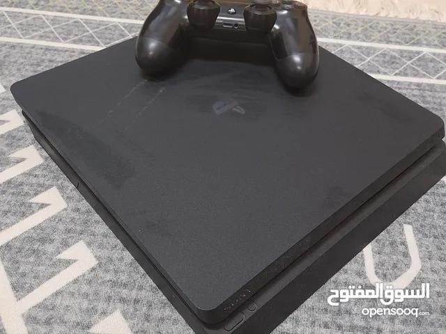 uses playstation 4 with camera and 5 games