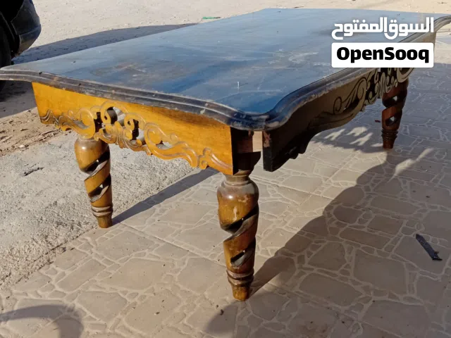 طاولة منزلية خشبية