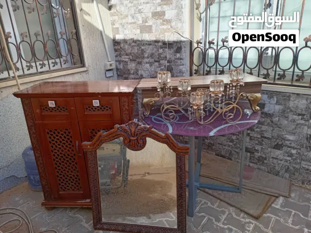 مدخل بالمرايا + طاولة دائرية +طاولة مستطيلة