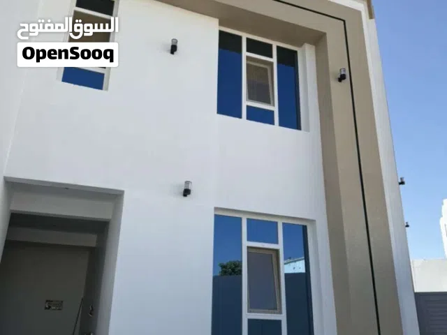 فرصة متبقي شقة راقية ويوجد مصعد والمطبخ جاهز وقريب من كل الخدمات المعبيلة قريب من جامع التواب ومنتزة