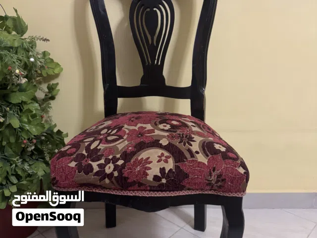 للبيع 6 كراسي سفرة و نيش