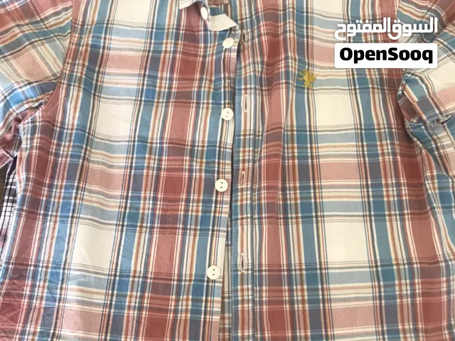 قمصان ولادي ماركات اصليه و حاله ممتازه