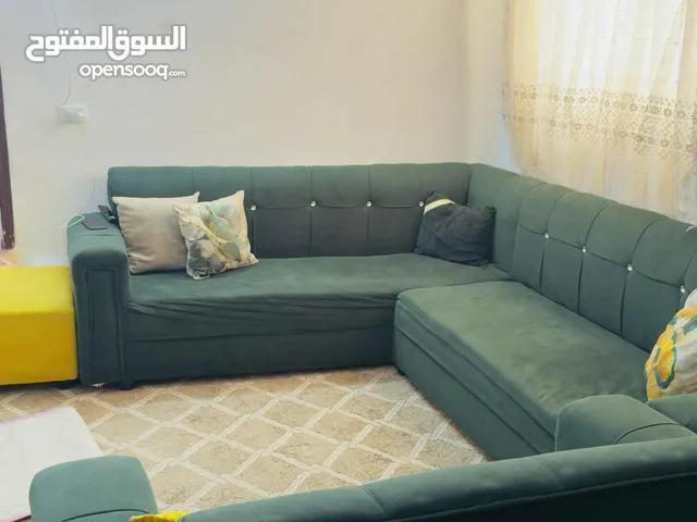 السلام عليكم موجد طقم بحال الجديد......