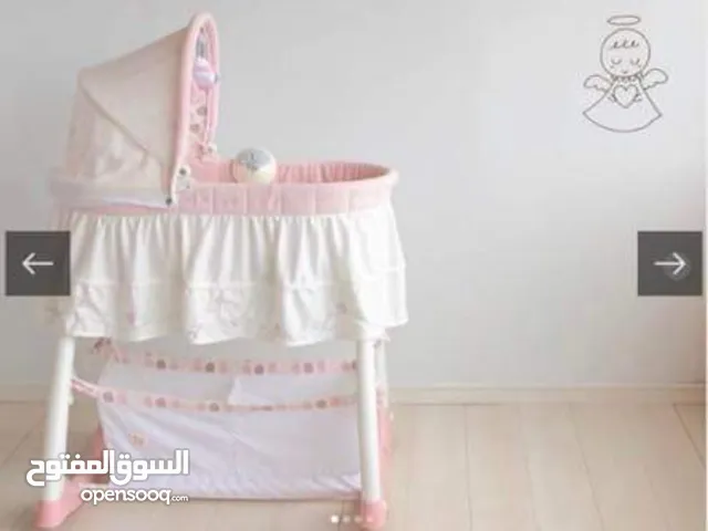 سرير بيبي لون زهري يتحول لهزاز ومتنقل