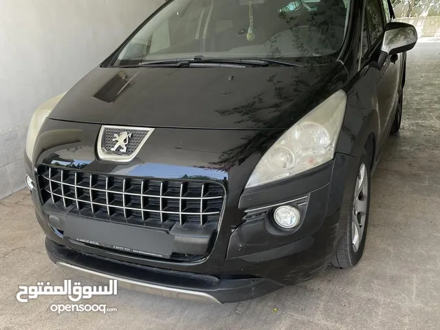 سيارة بيجو 3008 موتور تيربو لون خارجي أسود ولون داخلي أسود بحالة ممتازة مشتراه من الوكالة