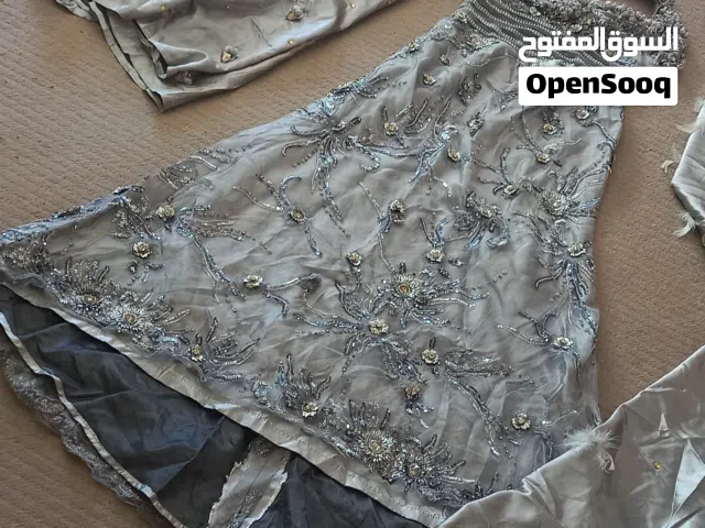 3 فساتين للبيع