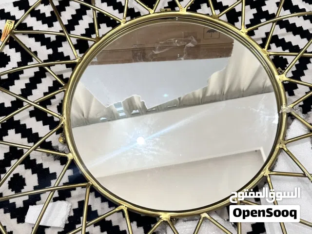 مراية مقاس 97 في 97 دائرية جديدة أنيقة جدا على شكل دائري مزخرف   أنيقة وجديدة  مراية مقاس 97 في 97 ن