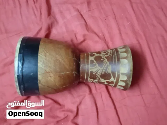 طبلة خشبية صغيرة وجه جلد بحالة ممتازة جدا للبيع