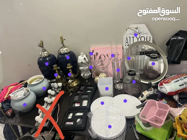 ديكورات متنوعة فازات اباجورات للبيع المستعجل للسفر نهائي