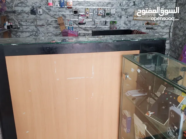 مكتب ماسة كبير مع خزانات مرتبة وادراج ورفوف مع طاوله زجاجيه وبسعر مناسب جداً 100الف ريال