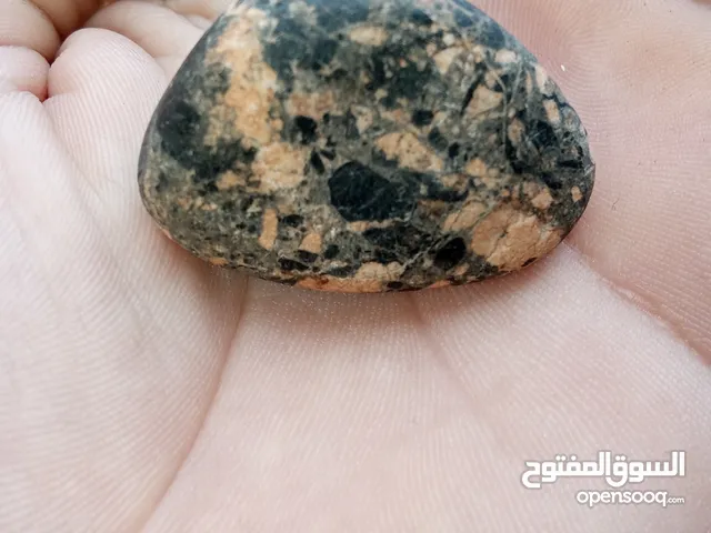 حجر طبيعي بنمط فريد