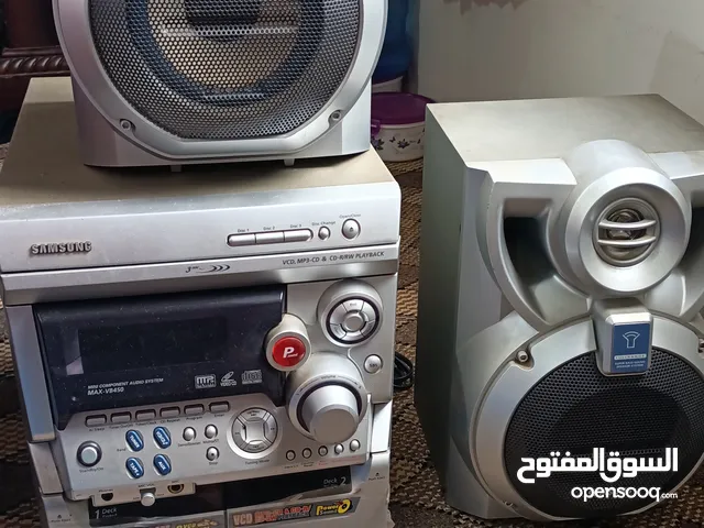 مسجلة من نوع ساسمسونج مع ثنتين سماعات شبه جديد
