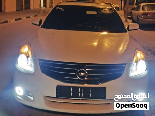 2011 نيسان التيما S
