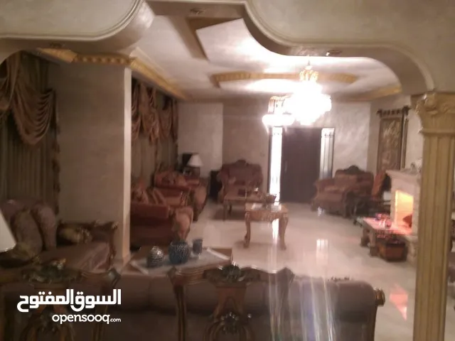 شقة أرضية طابقية 330م مع كراج خاص و 4 نوم في حي الصحابة
