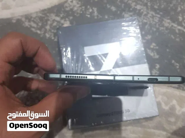 z fold 3 5g  جهاز استخدام 4 شهور فقط معاه  اكل مشتملاته البيع لعدم الحاجه  يعتبر جديد زيرووووووو