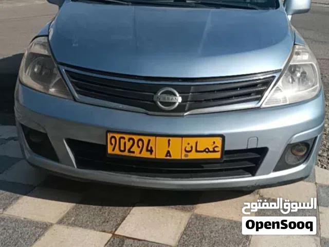 2010 نيسان فيرسا Standard