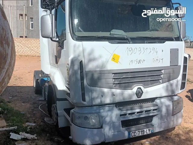 Tractor Unit Renault 2010 in Tripoli