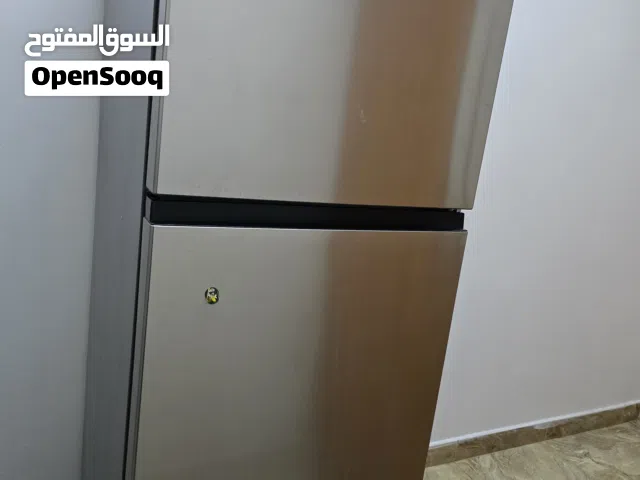 ثلاجه جديده جداا للبيع المستعجل بغرض السفر ويتوفر أيضا فريزر بننزل ف السعر لان السفر اخر الشهر