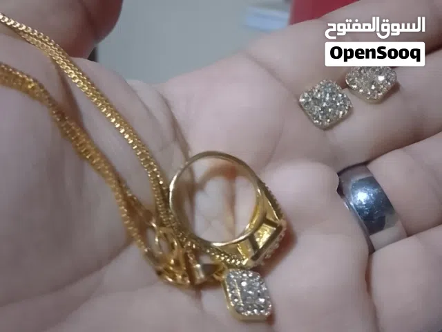 طقم جديد لم يستعمل من الدهب الصيني مكون من سلسلة وخاتم وحلق مطعمين بالكريستال اللامع 150 جنية فقط