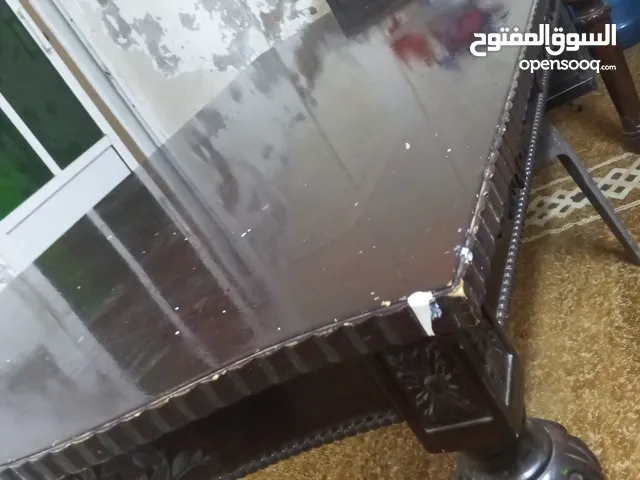 طاولة سفره مستخدمه استخدام بسيط