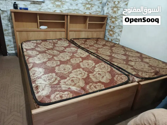 باقي فيهم تخت واحد مفرد خشب بحالة الوكالة مع فرشة بسعر حرق 35دينار للبيع المستعجل