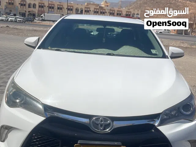 2016 تويوتا كامري SE