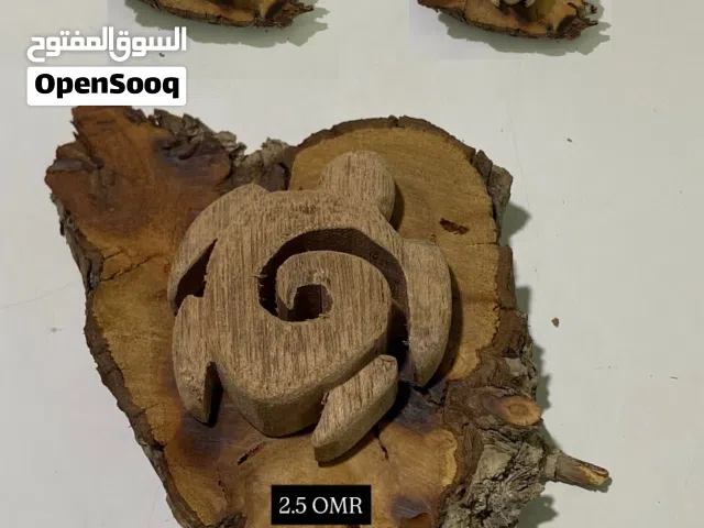 ميداليات بالخشب الطبيعي الخام