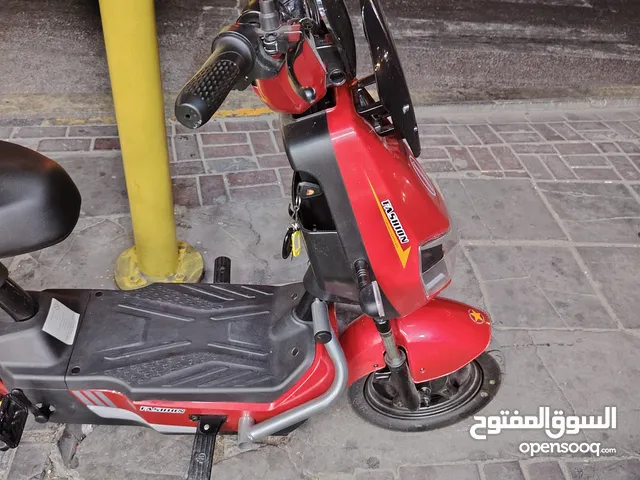 اسكوتر كهربائى شبه جديد استخدام شهر رخاء عدم بخس السعر والسوََمه الطيبه