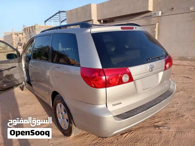 Used Toyota Sienna in Tripoli
