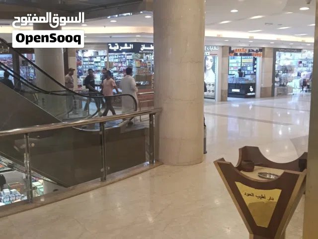 كشك (بسطة) للإيجار بخيطان بمجمع تجارى مميز وسط اسواق خيطان من المالك مباشرة