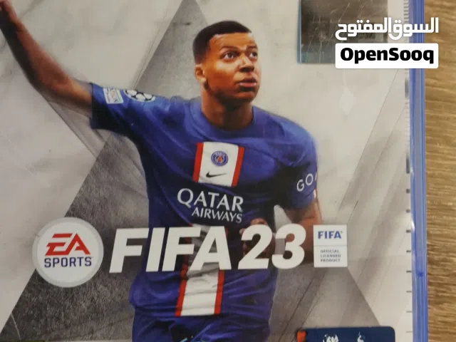 10 سيديات للبيع و بليستيشن 4 مع قيرين اصليتان يحتاجون تصليح خفيف
