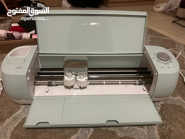 الة القطع Cricut-explore 2 ولاوازمها