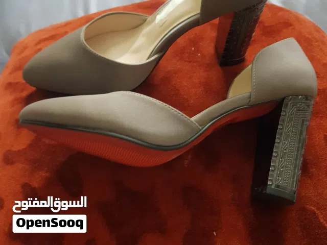 2 heels new each for bd2