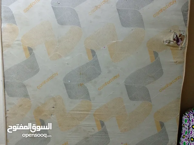 كنتور 2 و ثلاجه و دوشك جربايه و كومدي