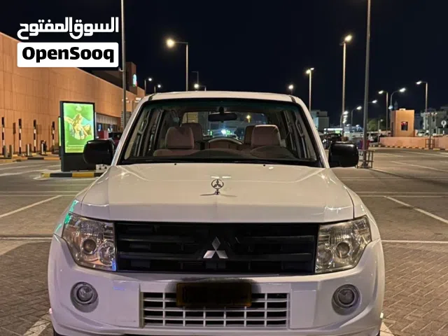2012 ميتسوبيشي باجيرو Standard