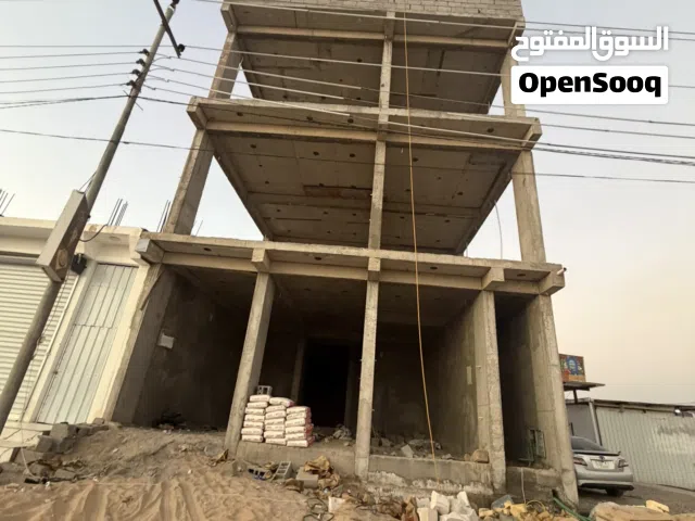 بناية4 طوابق لإيجار قيد الإنشاء طبق الأول 3 محلات و شقهوعلى شارع تجاري قريب على مجمع السكني