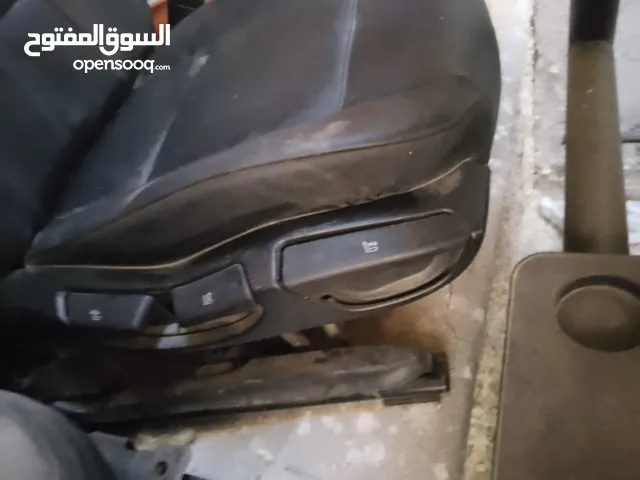 كراسي جلد bm e28,e29...e30 بحالة ممتازة جلد اصلي سيكة نظيفه لا يوجد فيها هريان مع بطانات جديدة اصلية