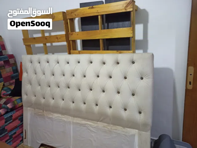 سرير مجوز مع صندوق مستعمل للبيع خشب لاتيه بحالة جيدة