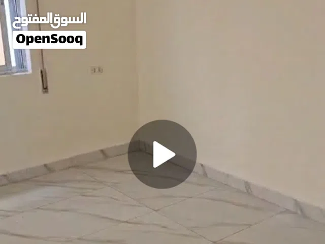 شقه  فارغه للايجار المدينه الرياضيه قرب مسجد زكي بوعيد ومكتبه ماجد