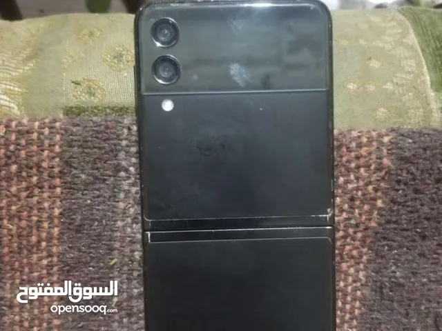 Samsung Galaxy Z Flip3 5G 128 GB in Sana'a