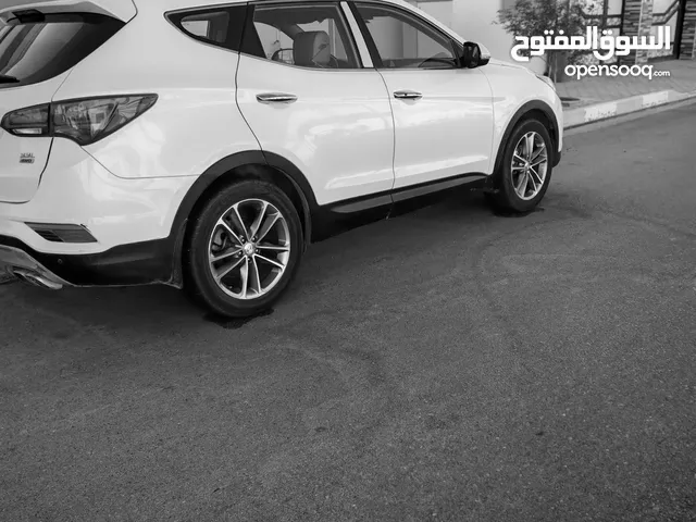 Used Hyundai Santa Fe in Basra